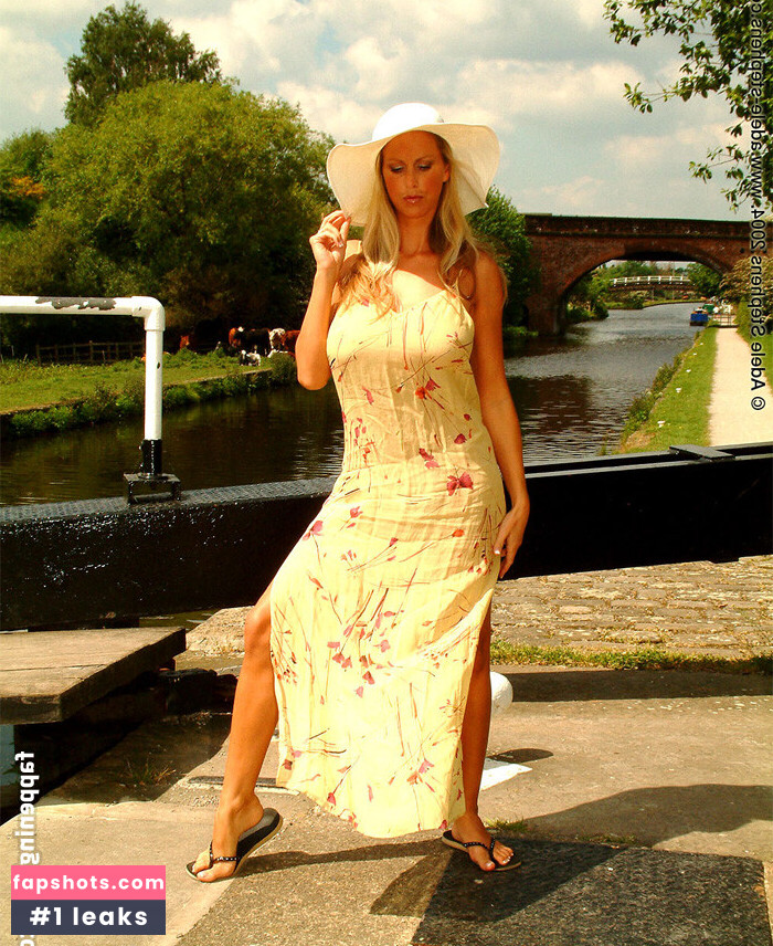 Adele Stephens gallery photo #1091