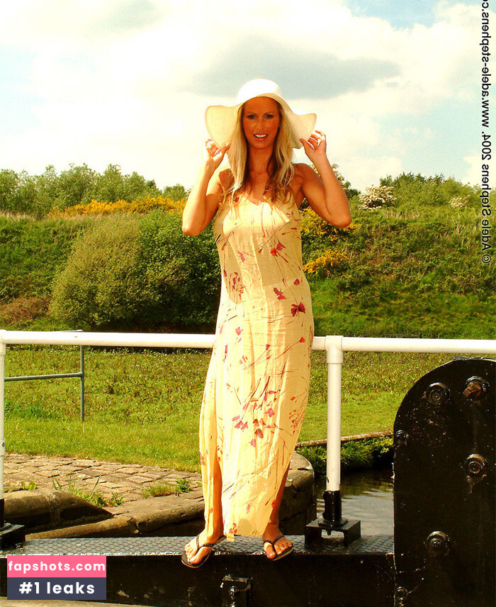 Adele Stephens gallery photo #1100