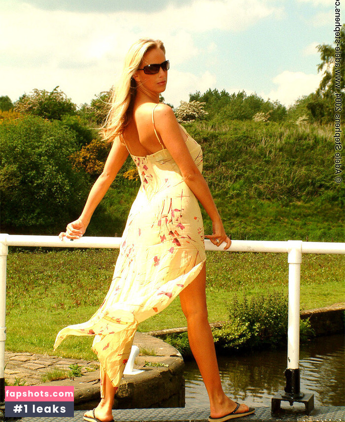 Adele Stephens gallery photo #1108