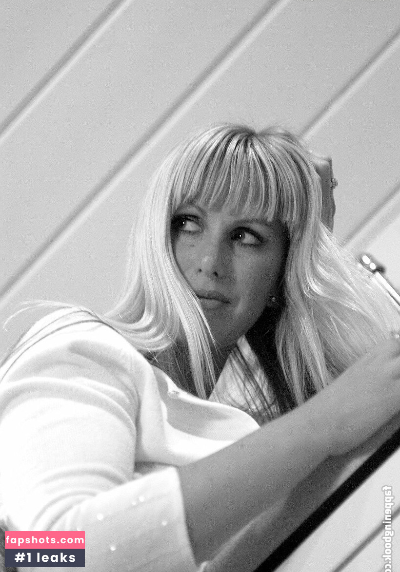 Adele Stephens gallery photo #865