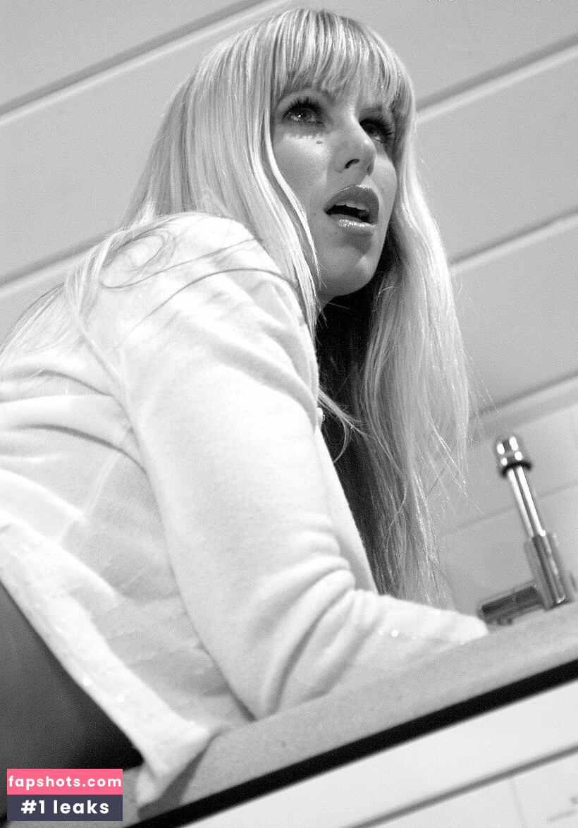 Adele Stephens gallery photo #871