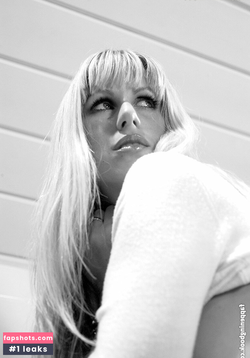 Adele Stephens gallery photo #907