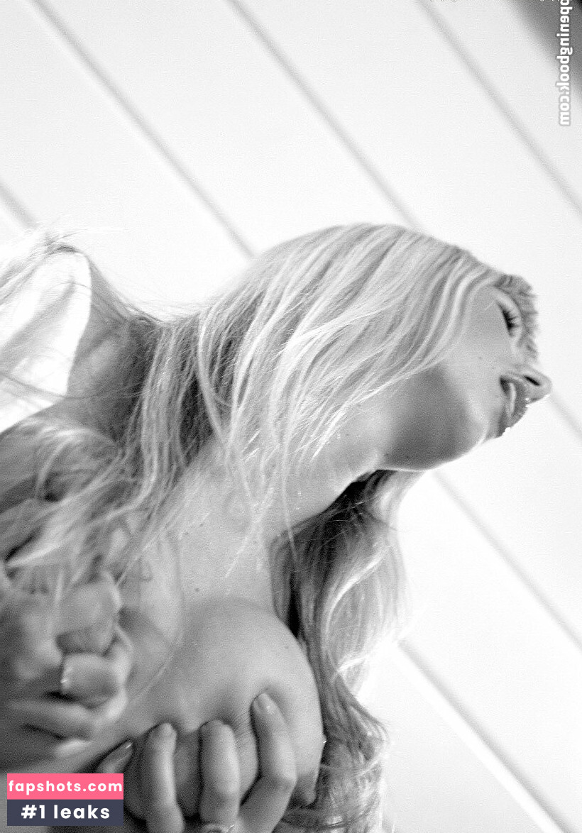 Adele Stephens gallery photo #917