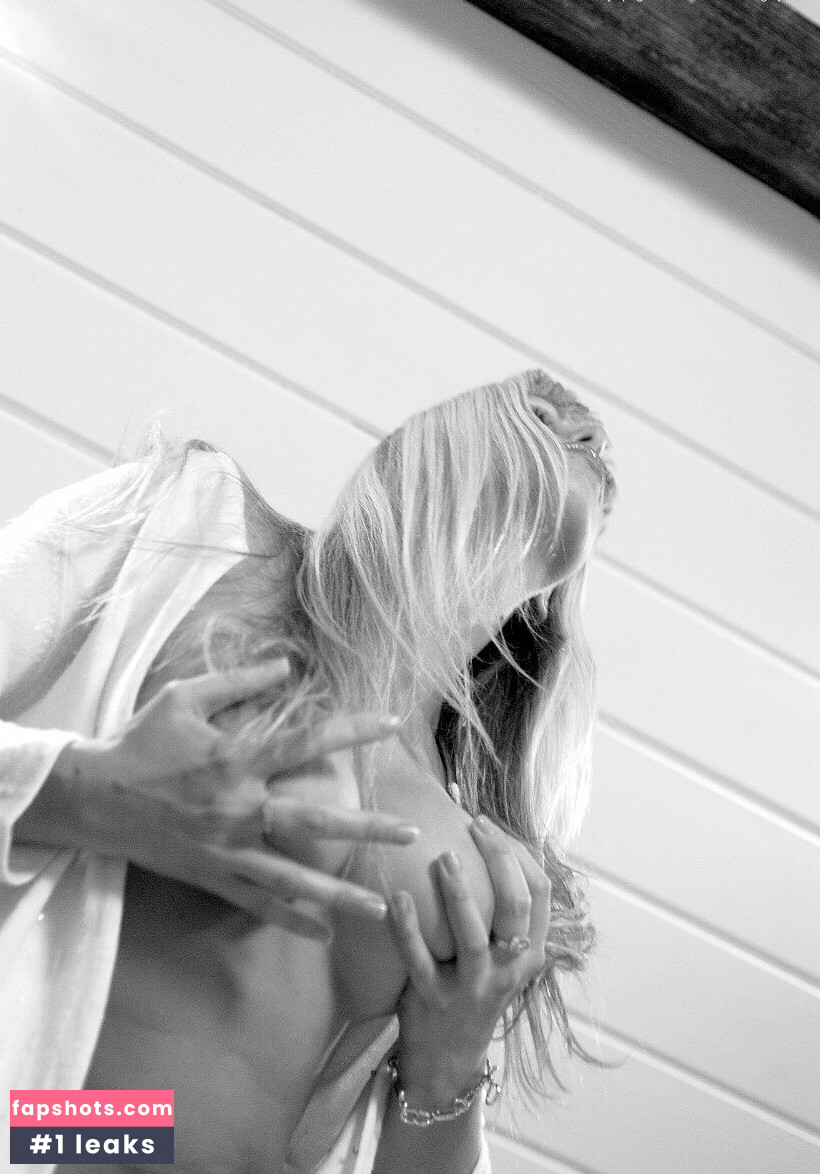 Adele Stephens gallery photo #919