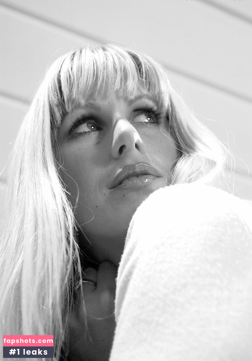 Adele Stephens gallery photo #921