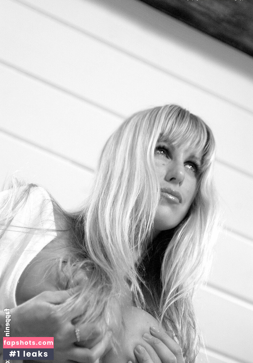 Adele Stephens gallery photo #923