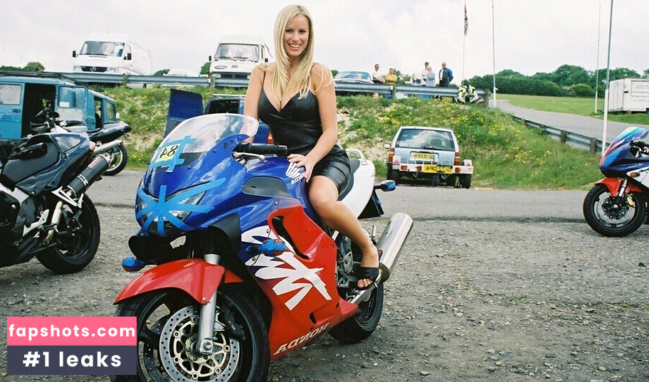 Adele Stephens gallery photo #982