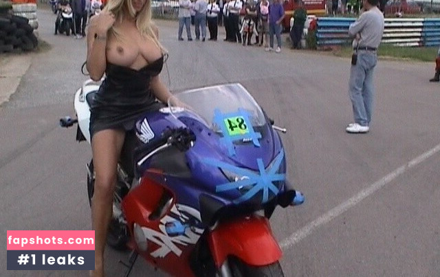 Adele Stephens gallery photo #986