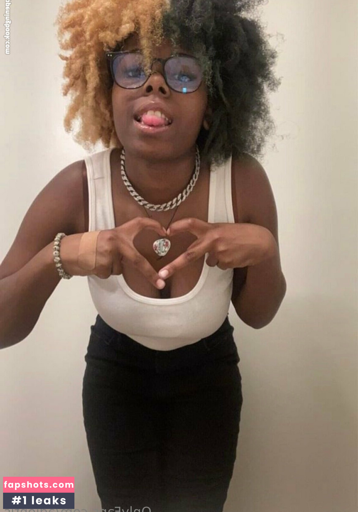 adiontis nude babe gallery