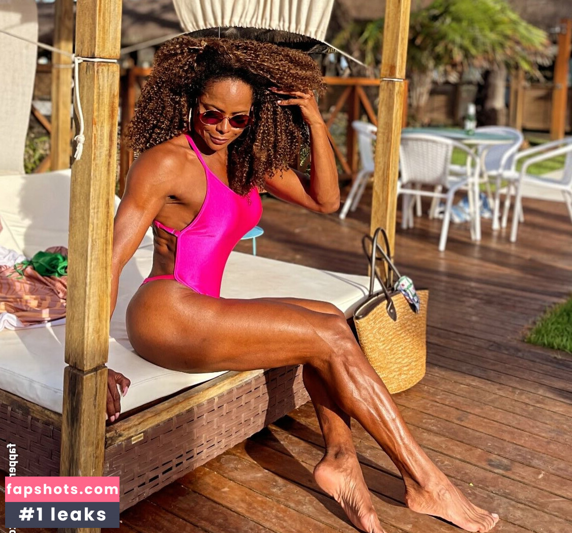 Adriana Bombom gallery photo #6