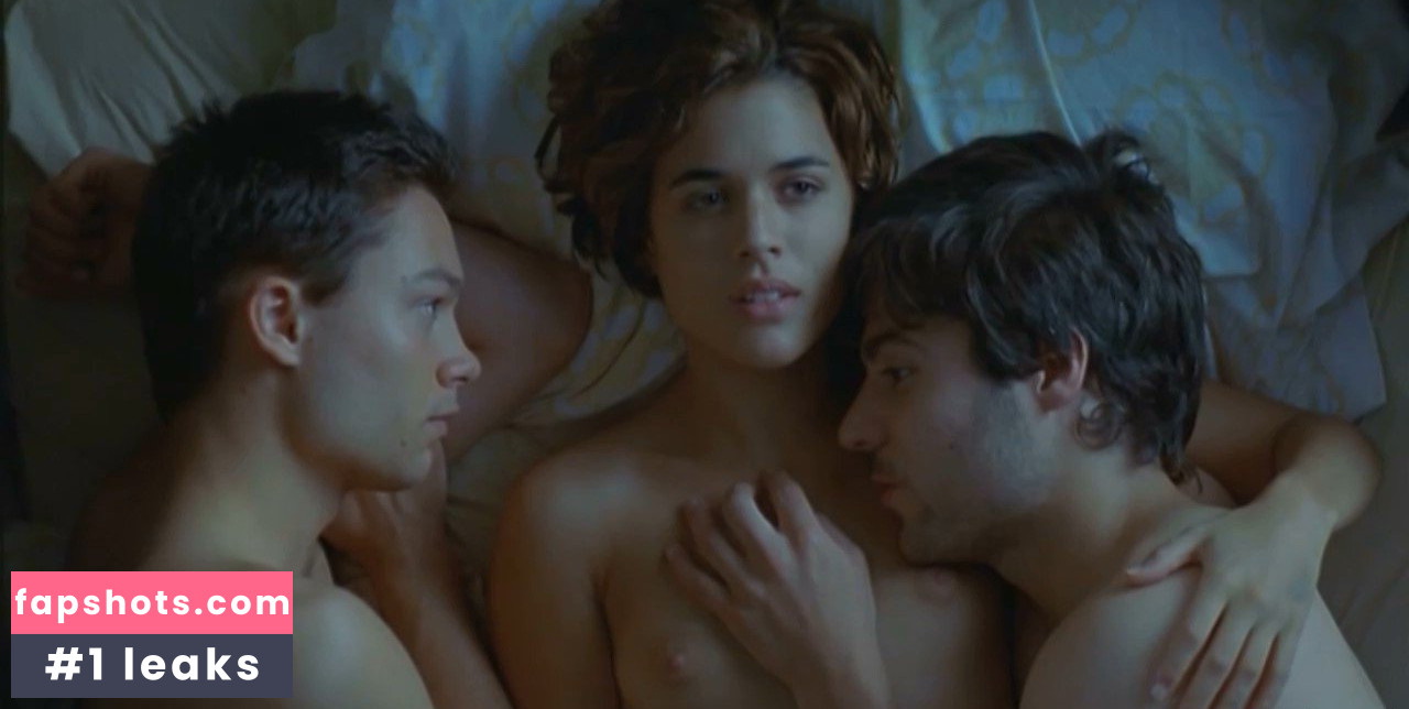 Adriana Ugarte gallery photo #13