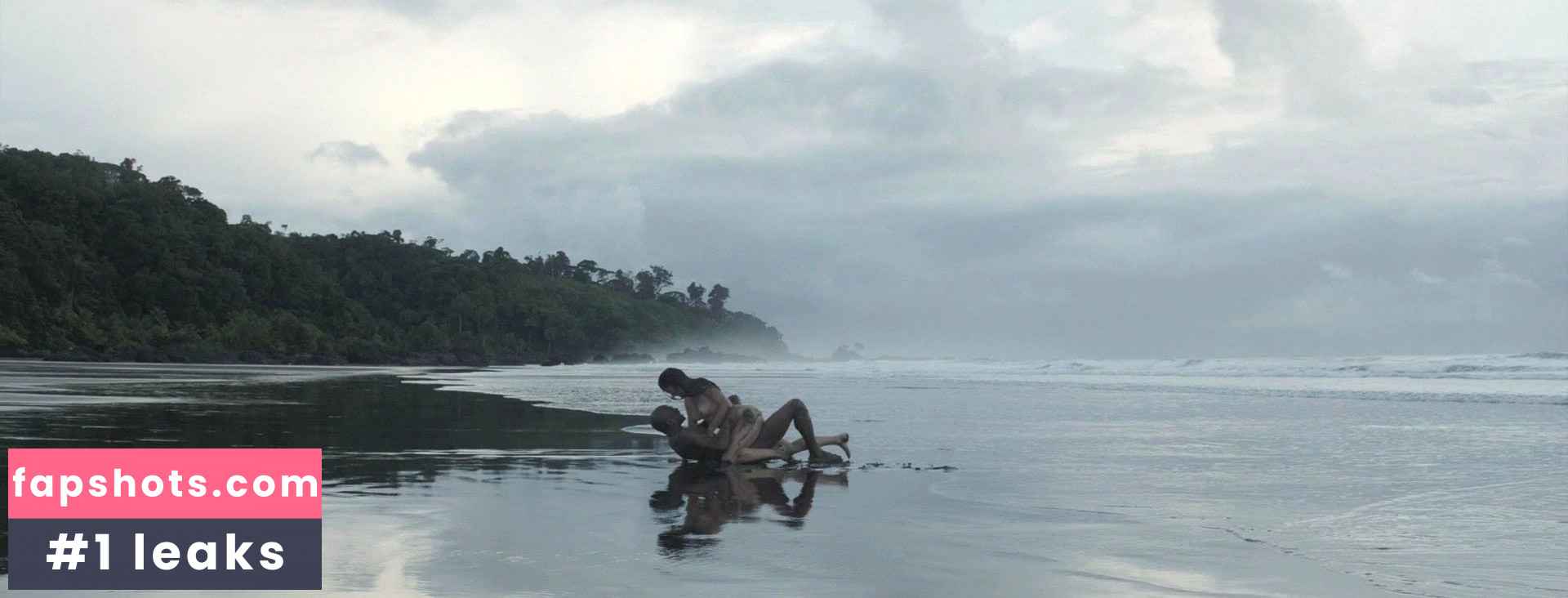 Adriana Ugarte gallery photo #16