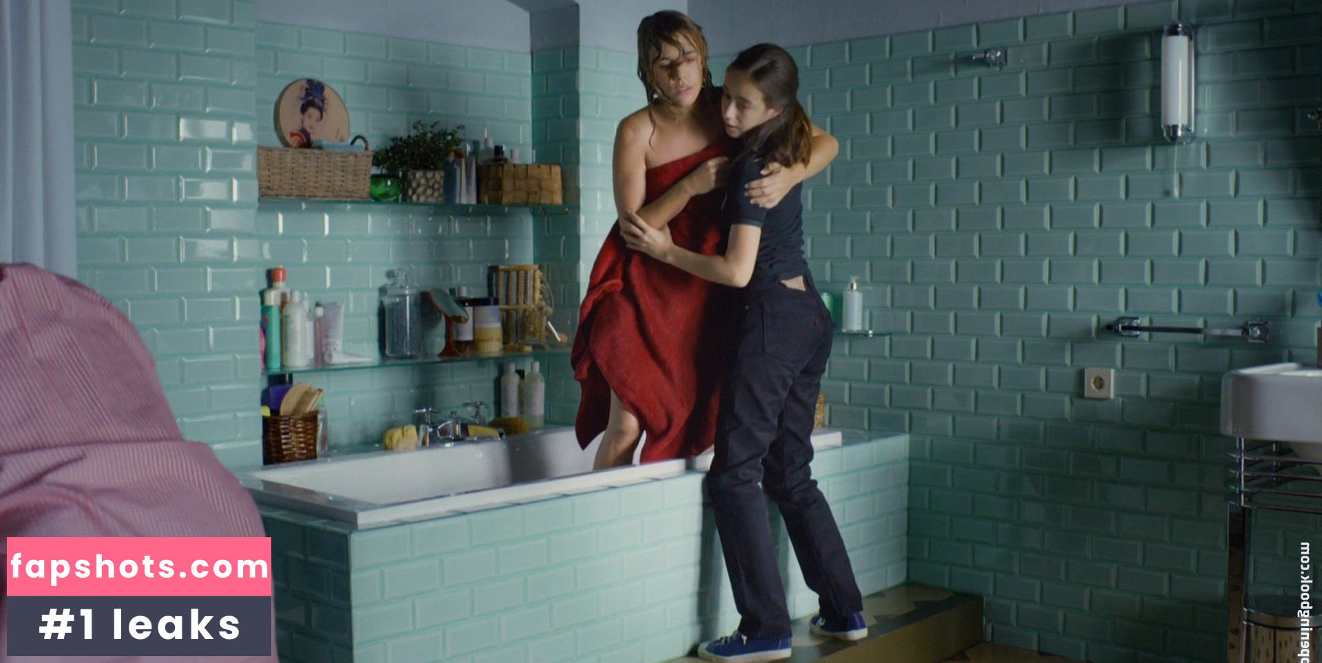 Adriana Ugarte gallery photo #8