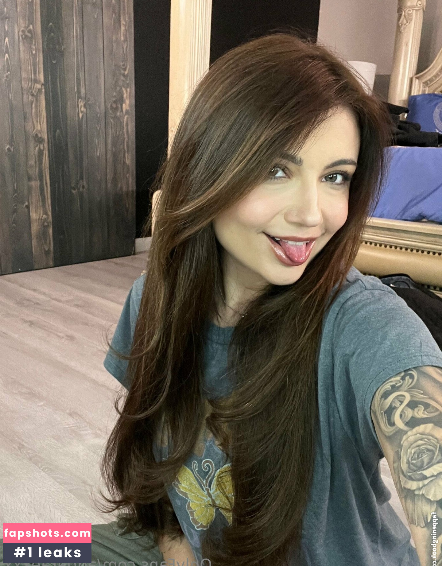 adriaraexxx nude babe gallery