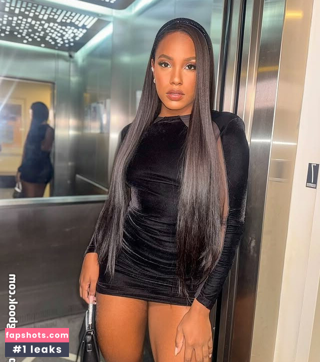 Adriele Souza gallery photo #15