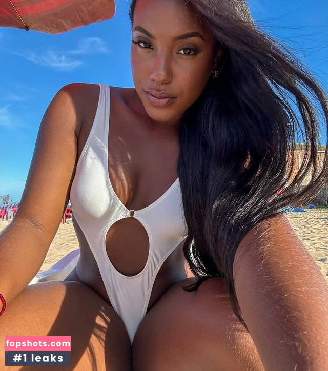 Adriele Souza gallery photo #22