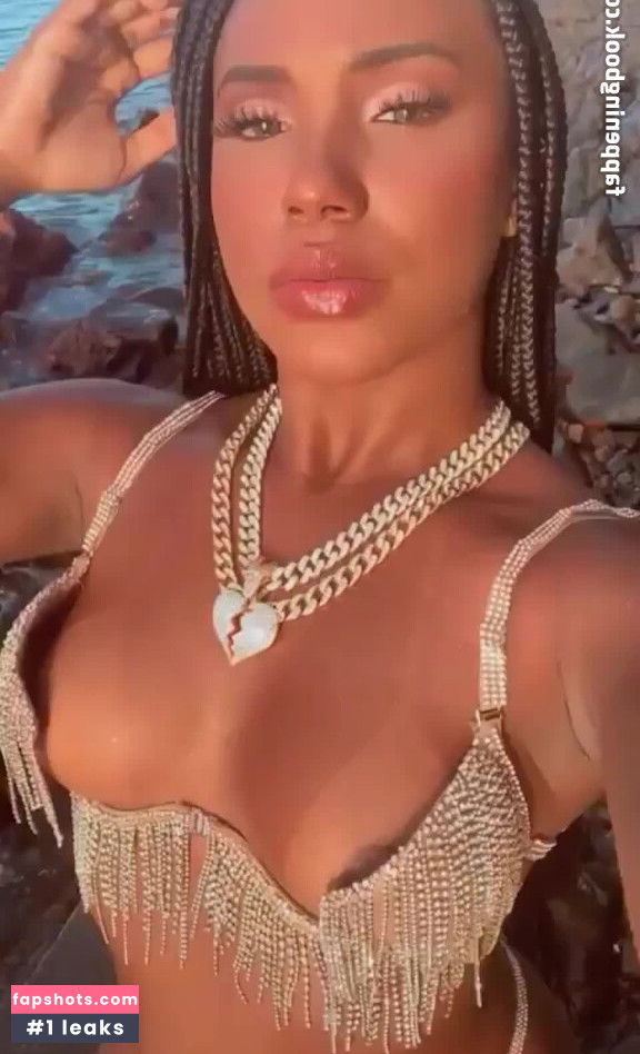 Adriele Souza gallery photo #31