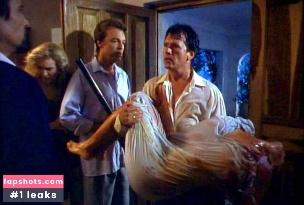 Adrienne Pierce gallery photo #8