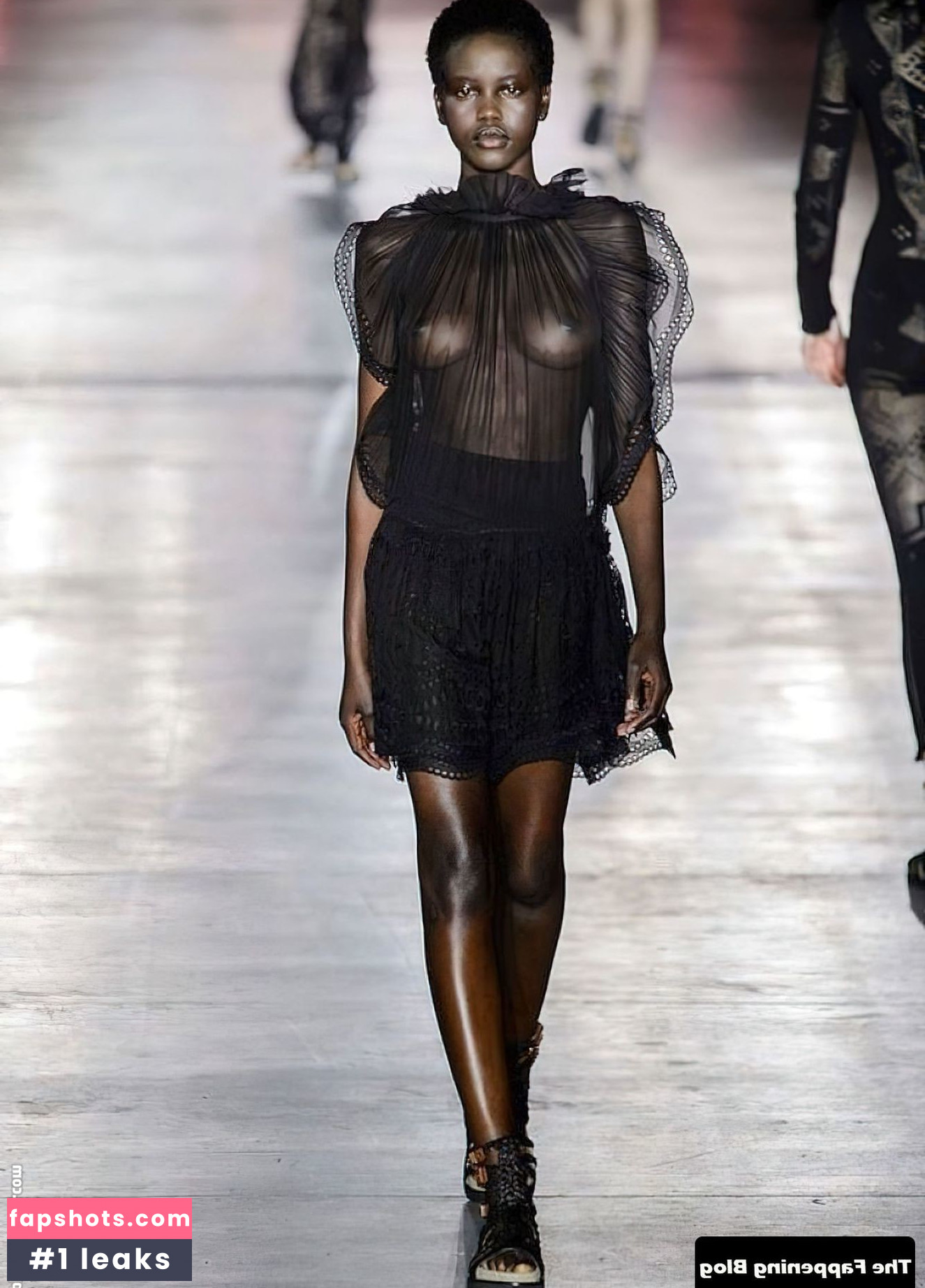 Adut Akech Nahé úniky fotek pouze od fanoušků #90 - Fapshots