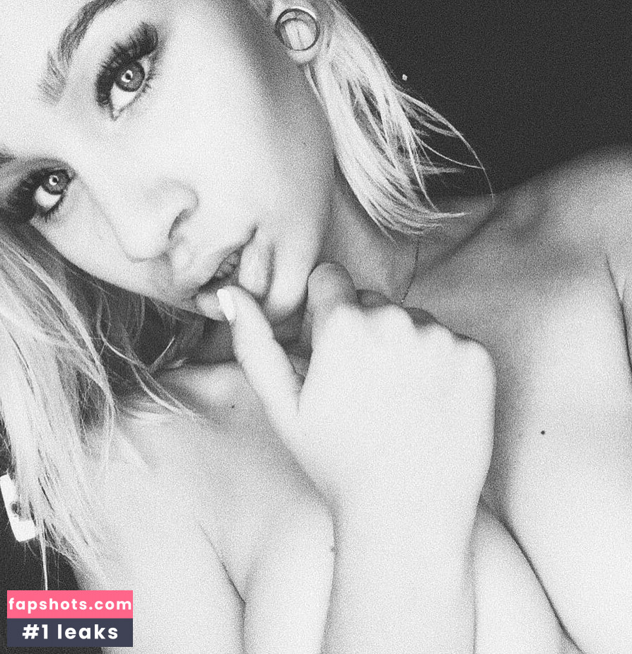 Agata Dziarma gallery photo #16