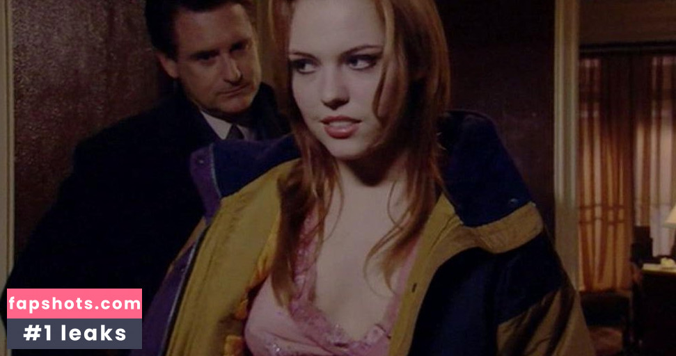 Agnes Bruckner gallery photo #55