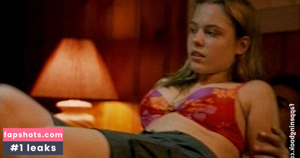 Agnes Bruckner gallery photo #65