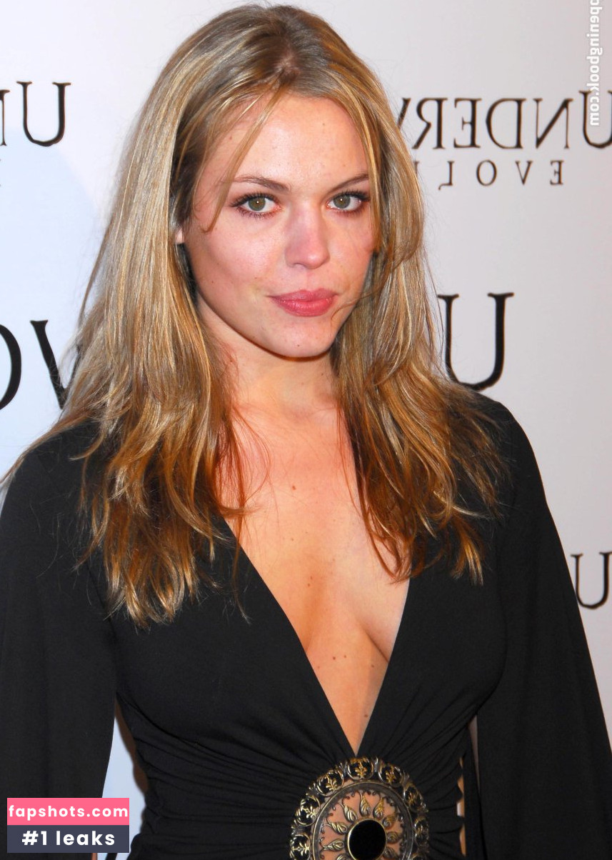 Agnes Bruckner gallery photo #79