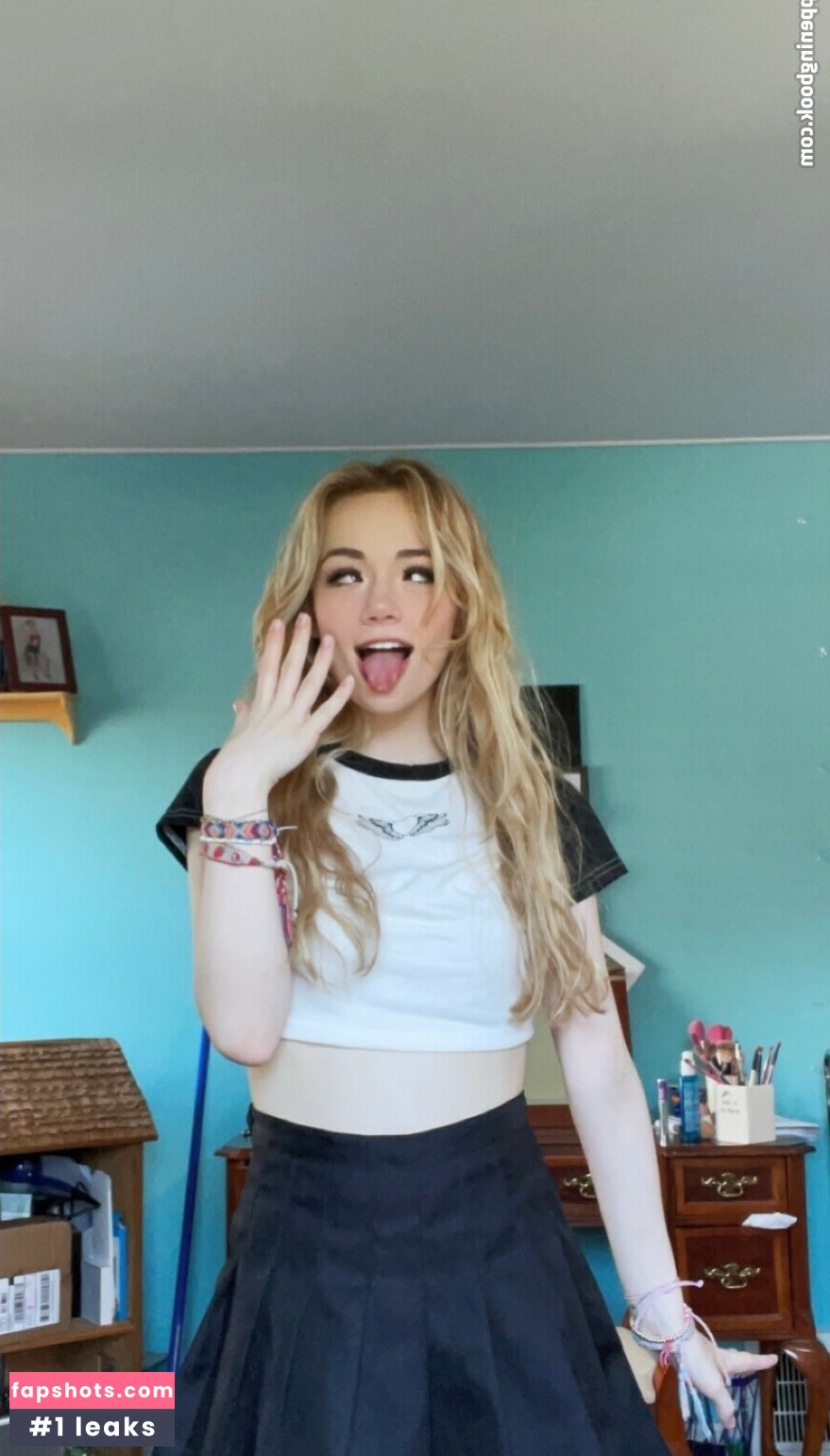 Ahegao nude babe gallery