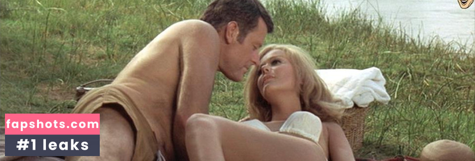 Ahna Capri gallery photo #11