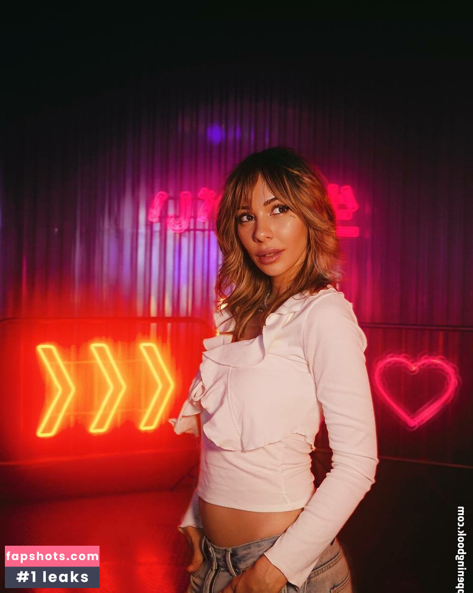 Ai Mori gallery photo #17