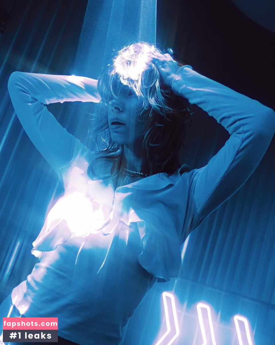 Ai Mori gallery photo #20