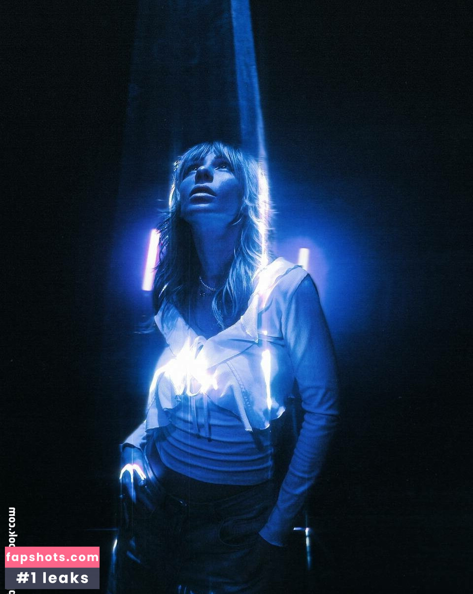 Ai Mori gallery photo #21