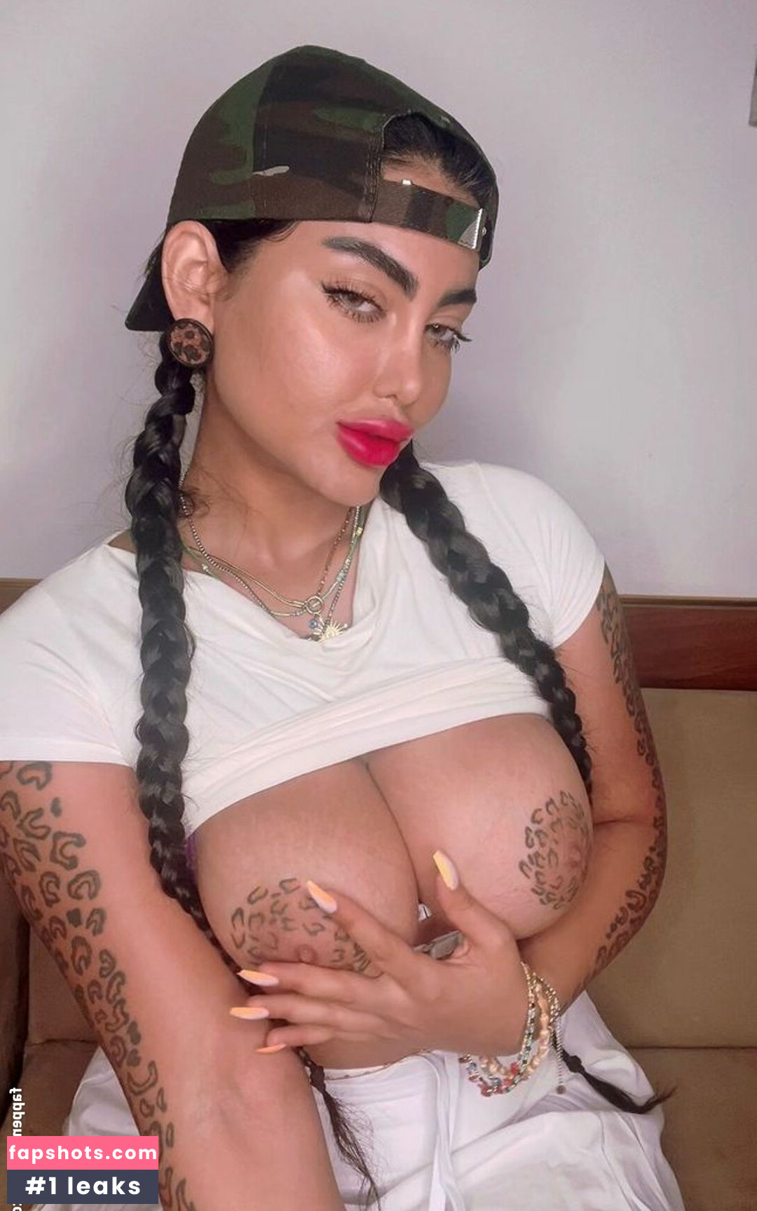 Aida Nikbakhti gallery photo #2