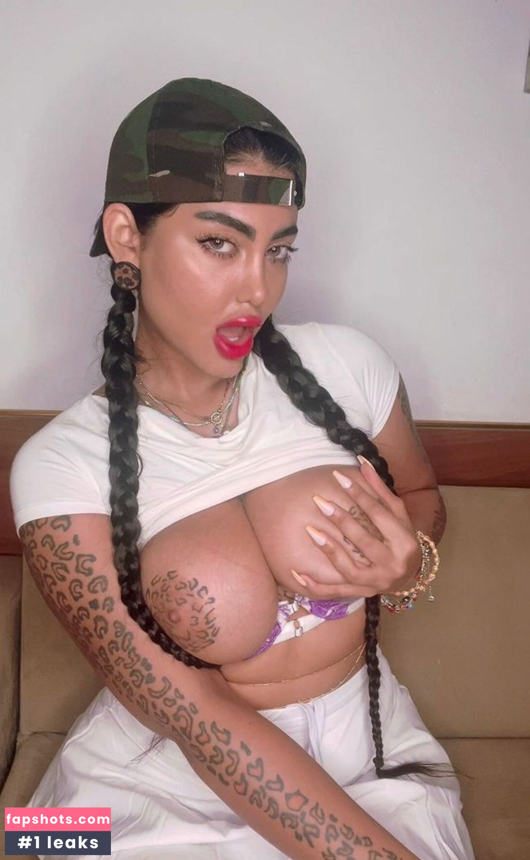 Aida Nikbakhti gallery photo #3