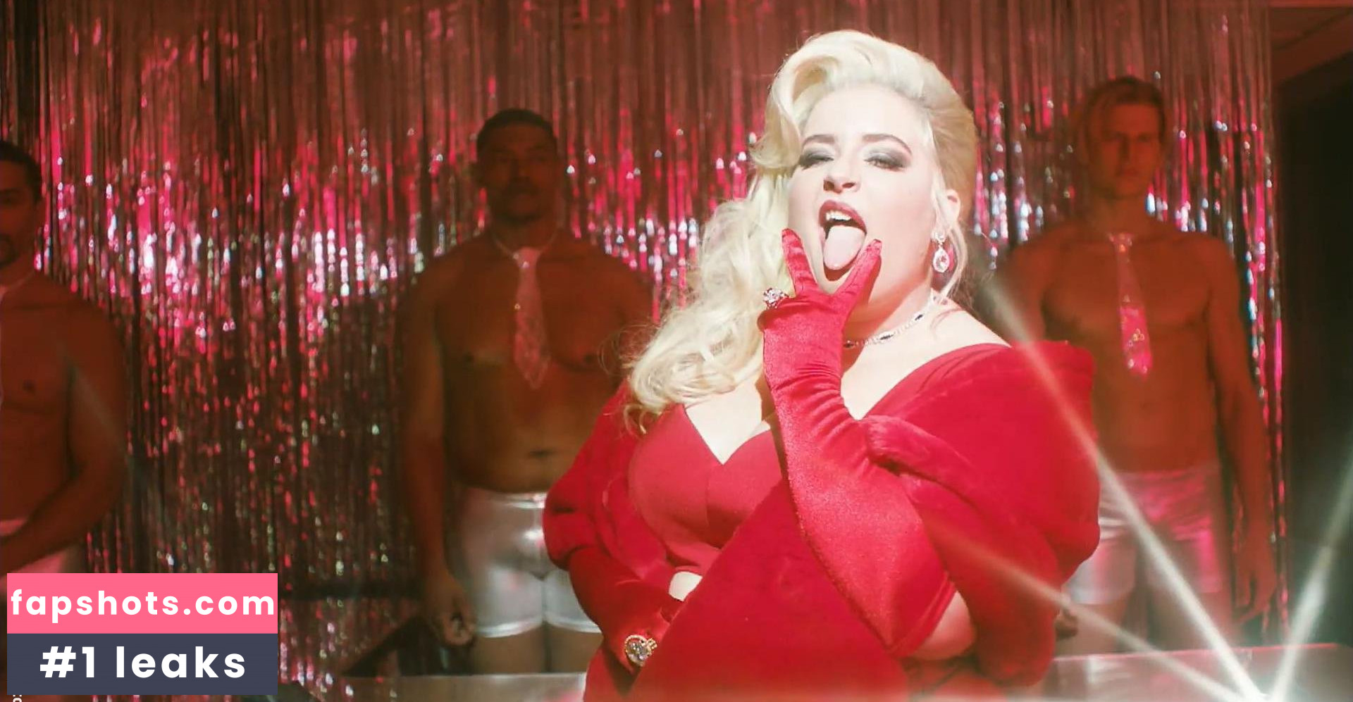 Aidy Bryant nude babe gallery