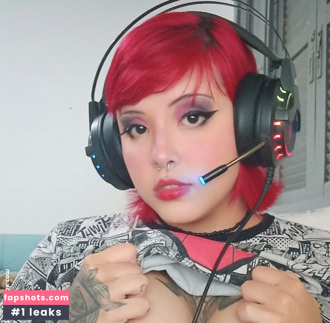 Aiko Hirakura gallery photo #11