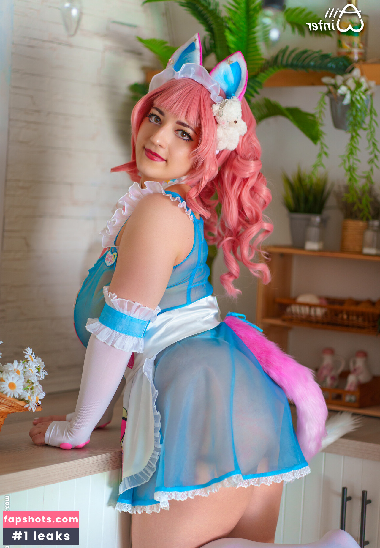 Aili Winter gallery photo #34