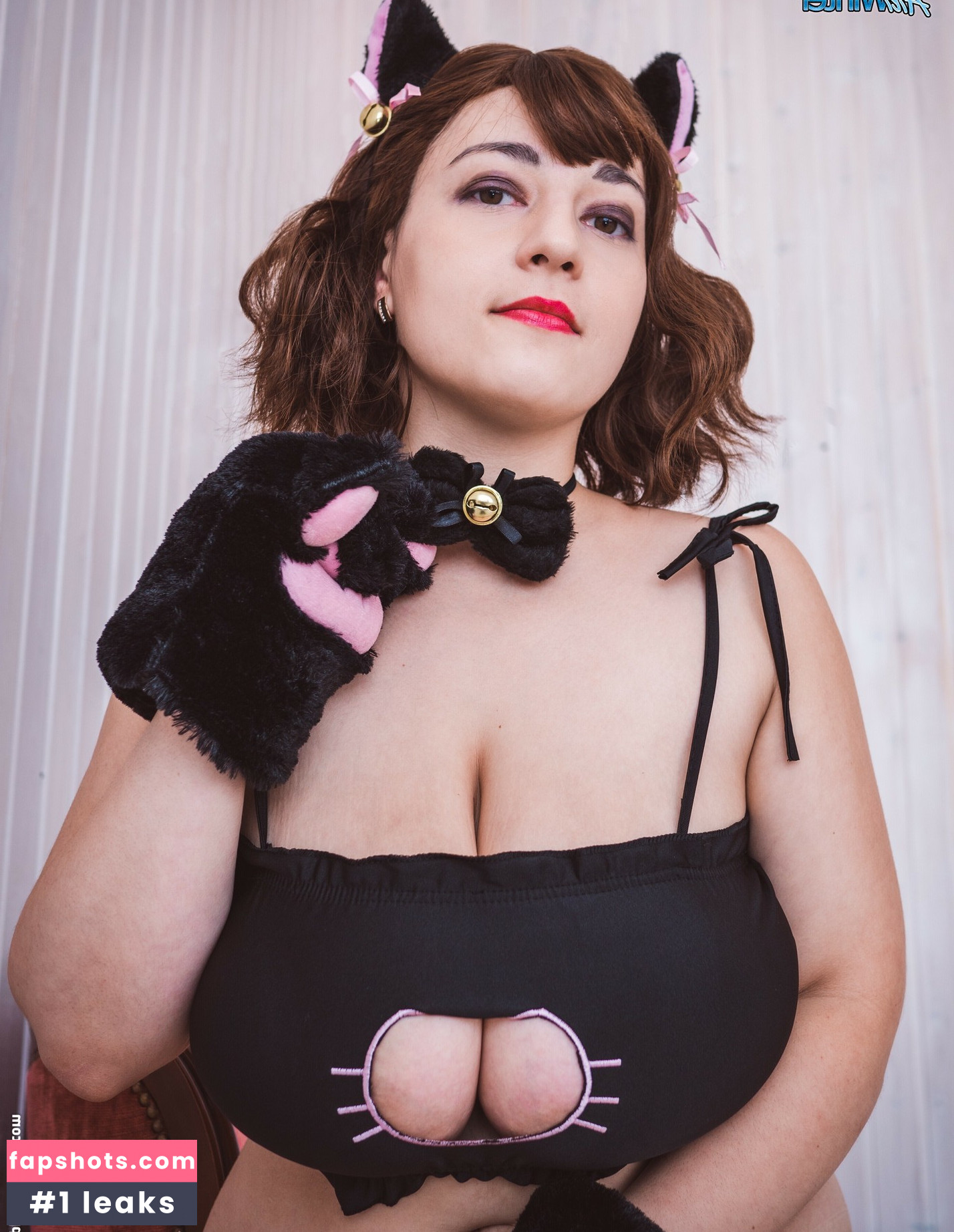 Aili Winter gallery photo #100