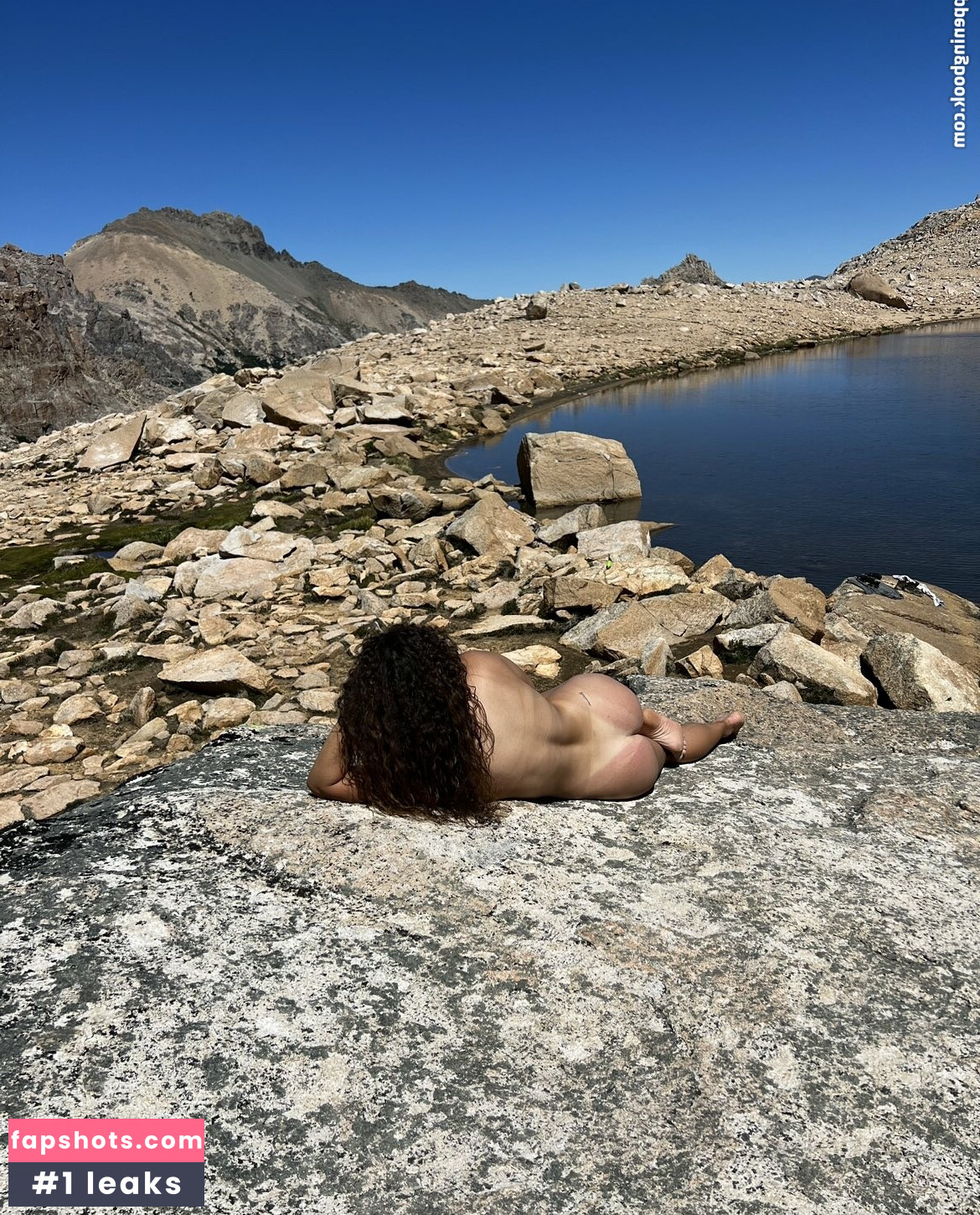 Ailu Gonzalez gallery photo #5