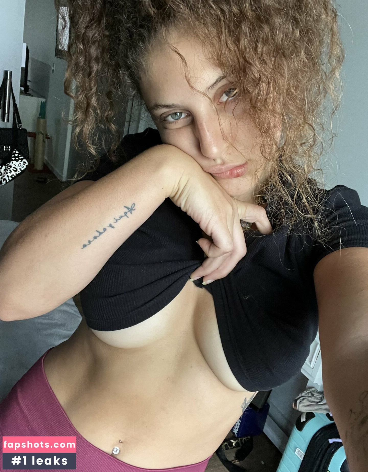 Ailu Gonzalez nude babe gallery