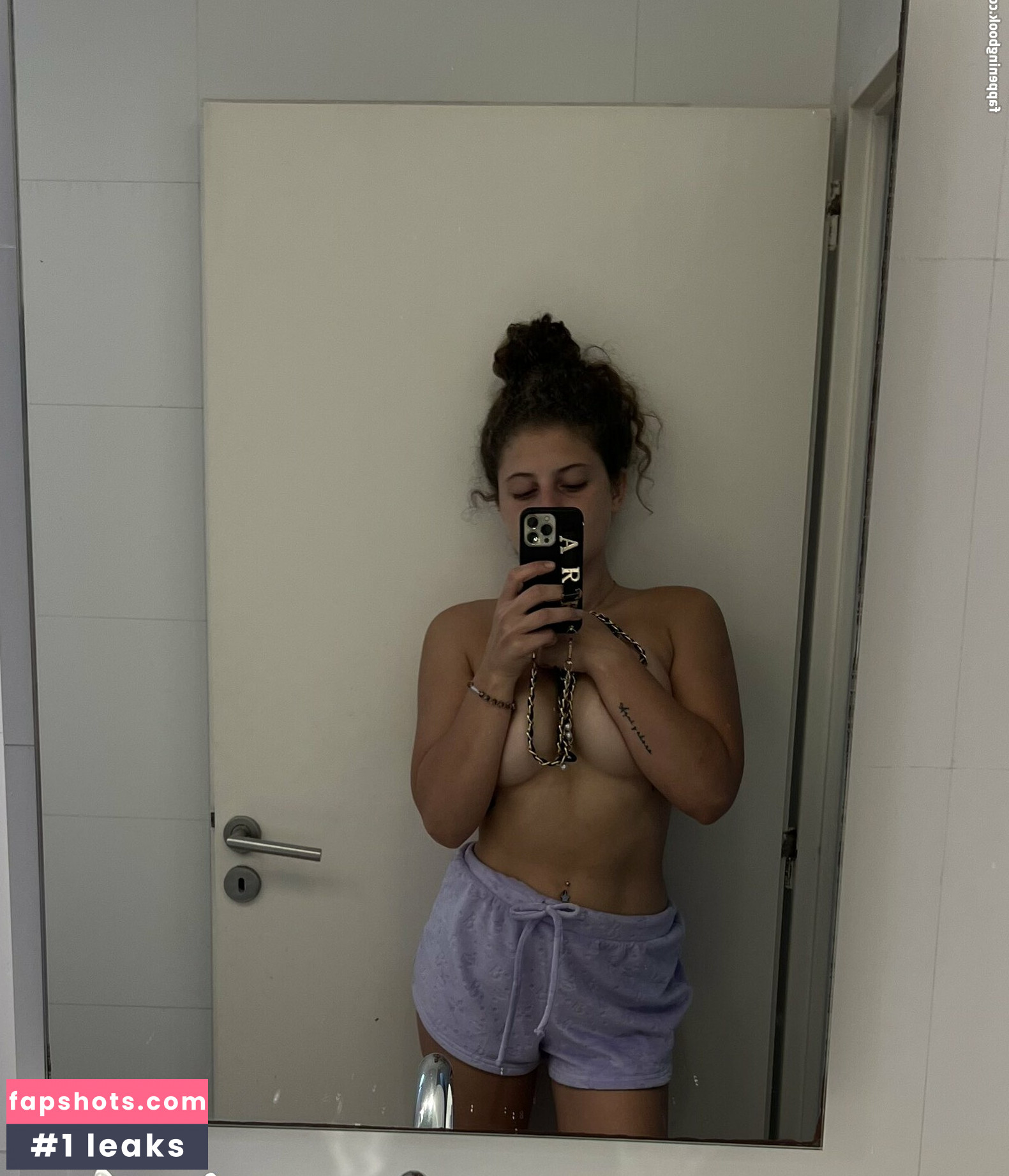 Ailu Gonzalez gallery photo #8