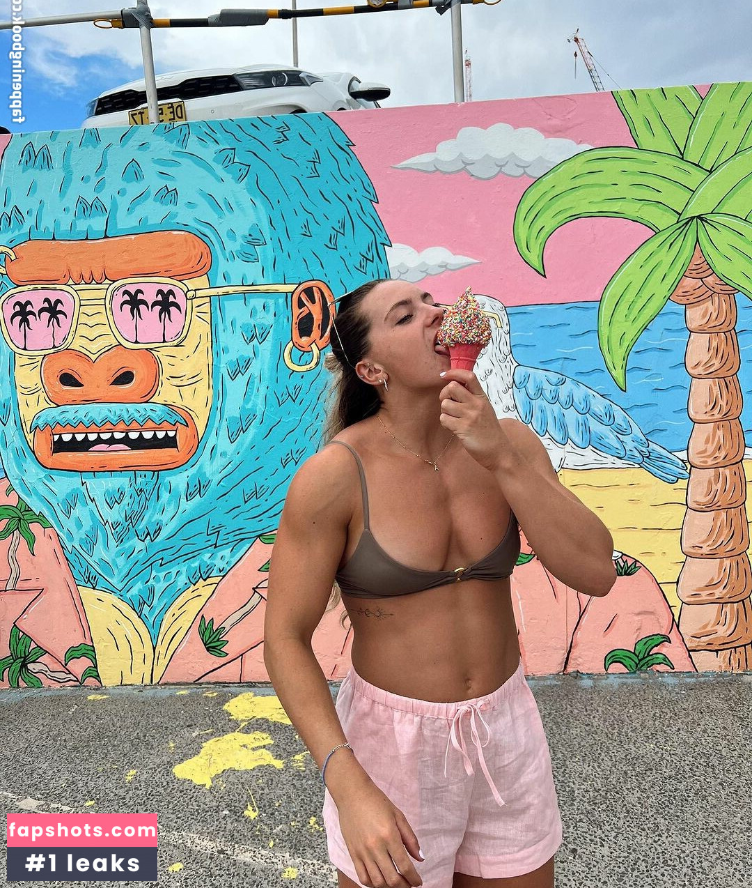 Aimee Cringle gallery photo #3