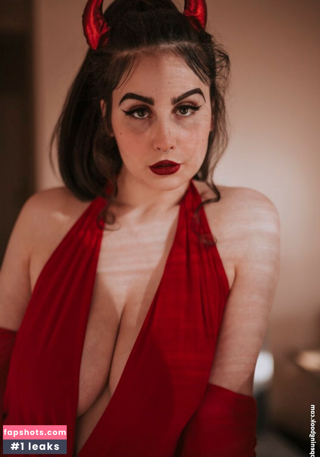 Aimée Leigh gallery photo #2