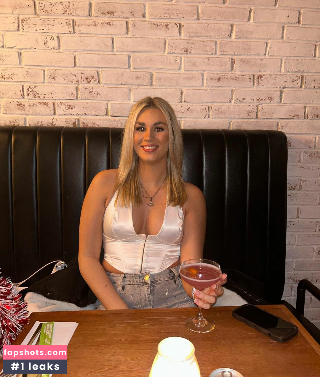 Aimee McColl gallery photo #17