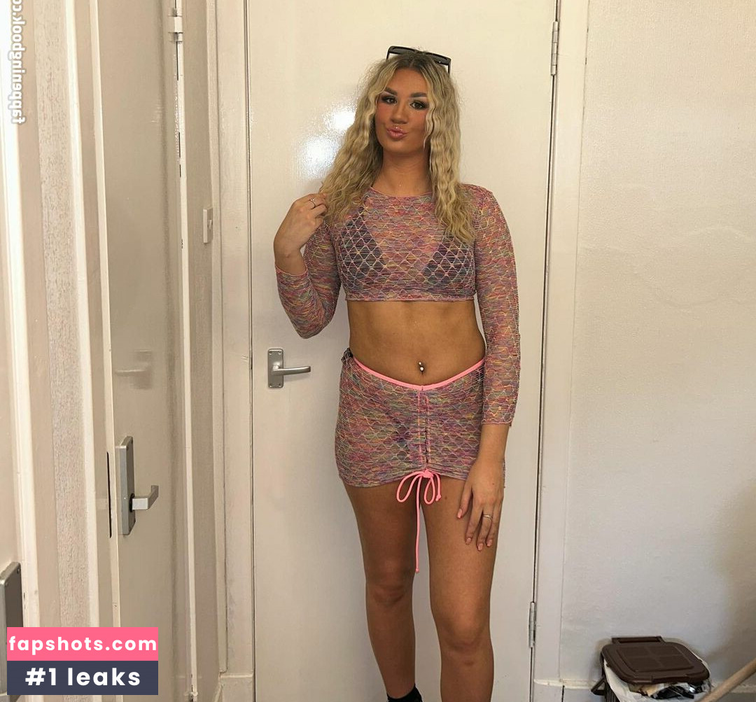 Aimee McColl gallery photo #10