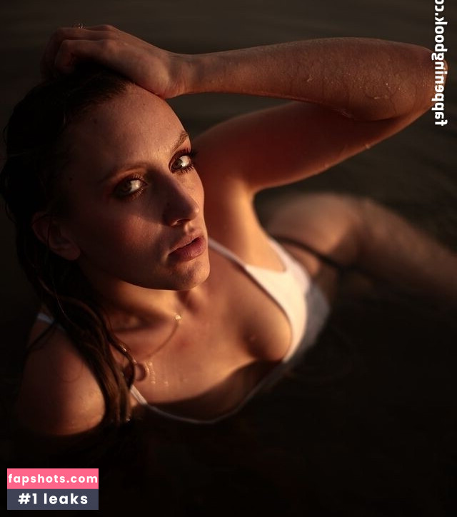 Aimée Pienschke gallery photo #9