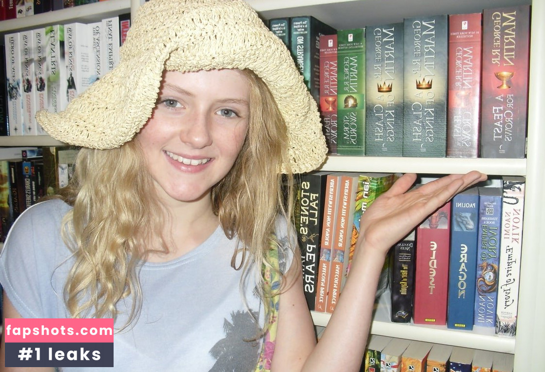 Aimee Richardson nude babe gallery