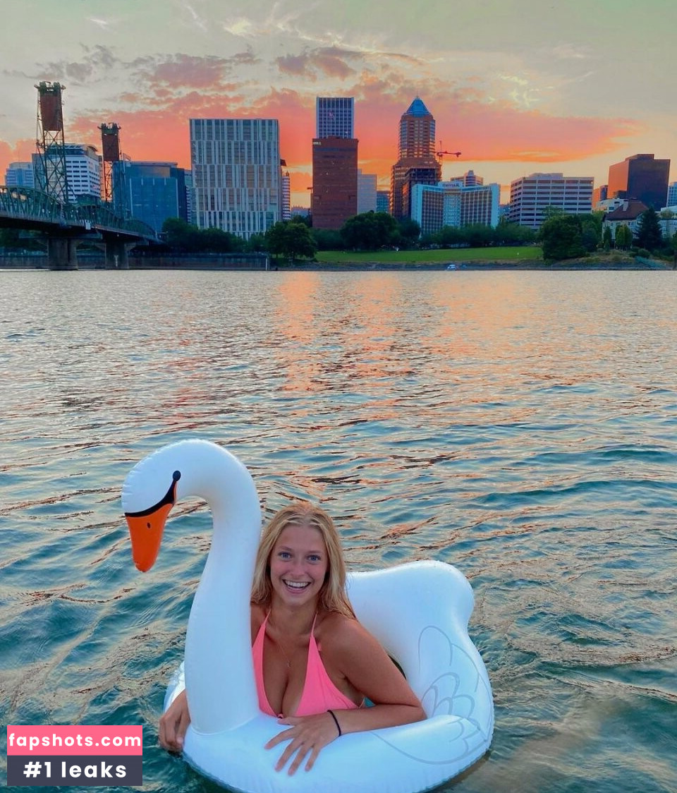 Ainsley Weaver gallery photo #5