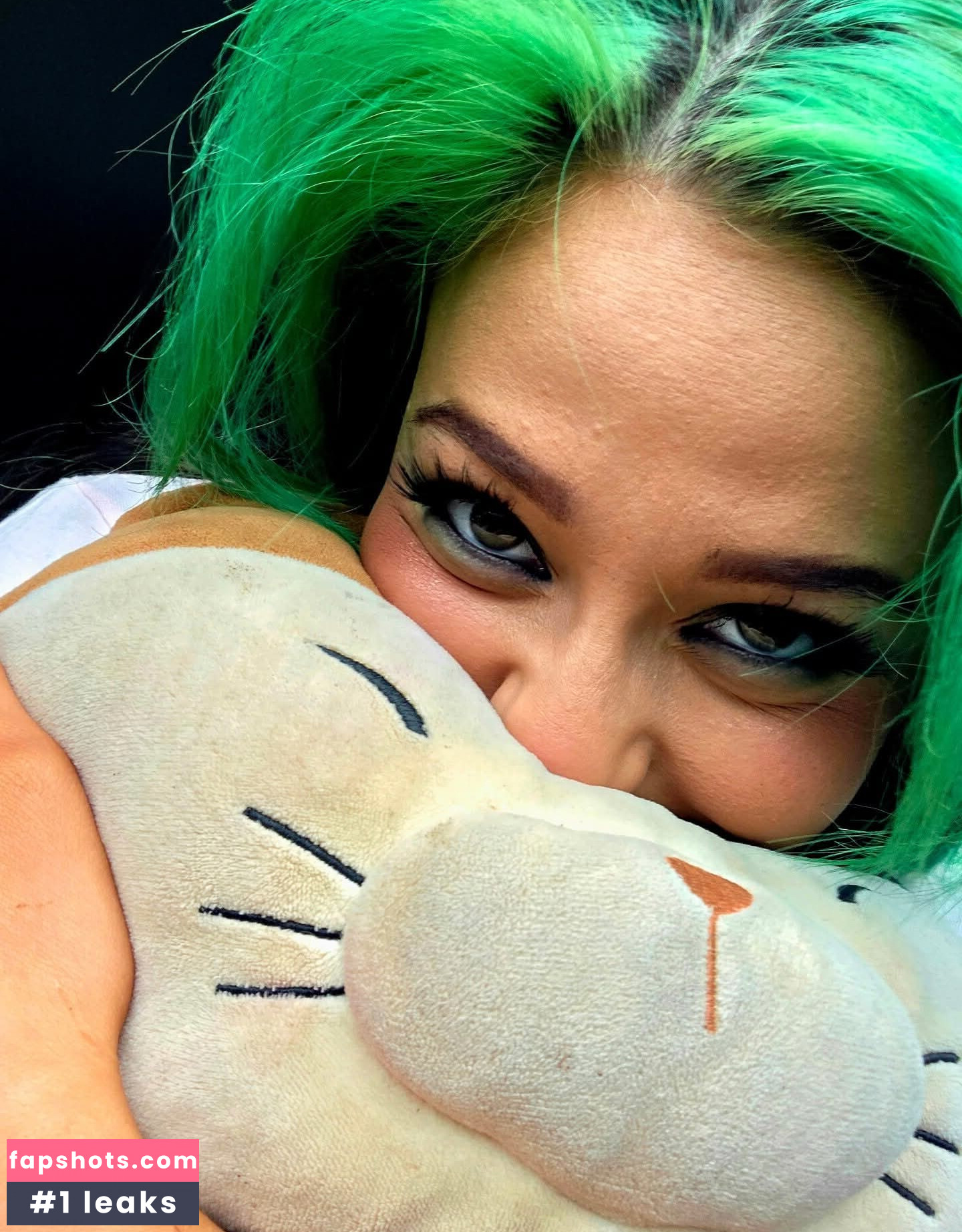 Airica Demia gallery photo #7