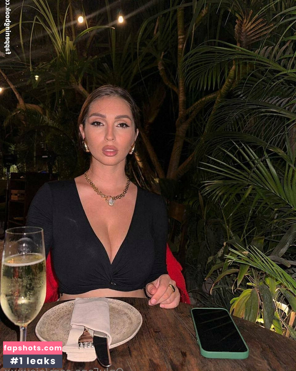 aisuxxx nude babe gallery